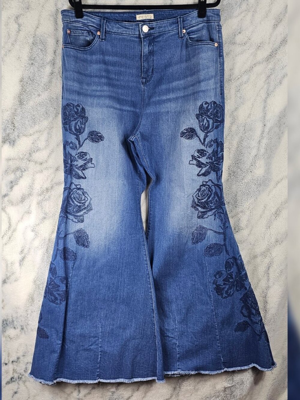 Torrid Festi 18 Tall High Rise Embroidered Super Flare Blue Jeans Floral Stretch